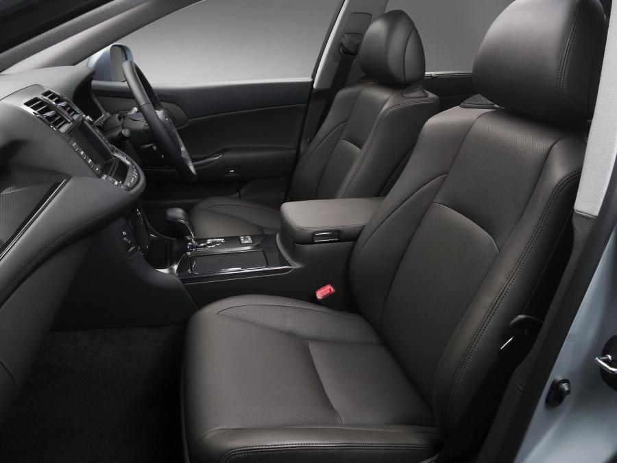  Toyota Crown Hybrid Concept 2007 года  (фото 2 из 17)